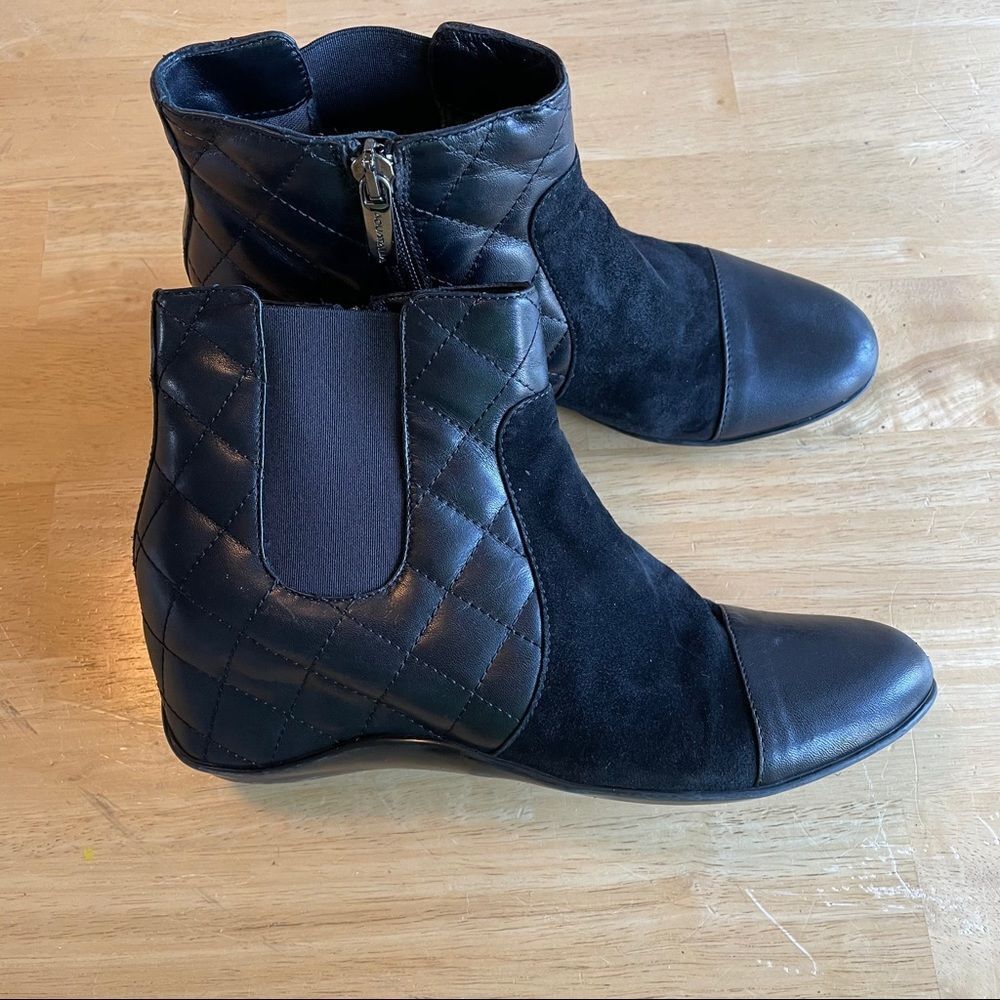 Aquatalia quilted suede boots size 5